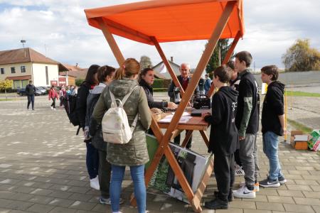 Opazovanje delnega Sončevega mrka v Šalovcih 1
